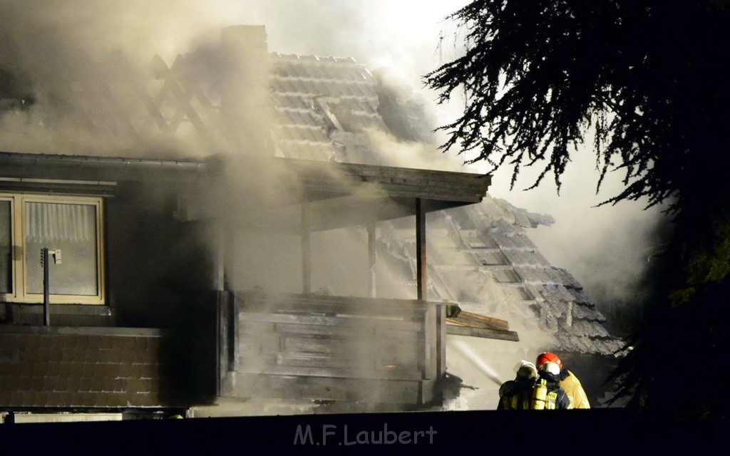 Grossfeuer Einfamilienhaus Siegburg Muehlengrabenstr P0368.JPG - Miklos Laubert